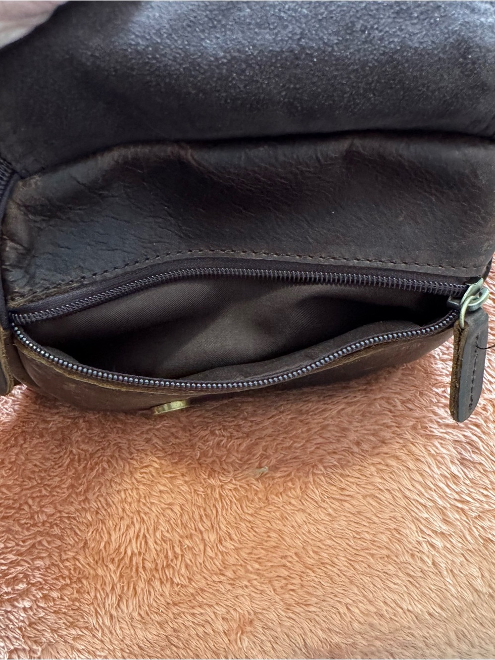 Men's Brown Leather Messenger Crossbody Bag - Picture 6 of 16